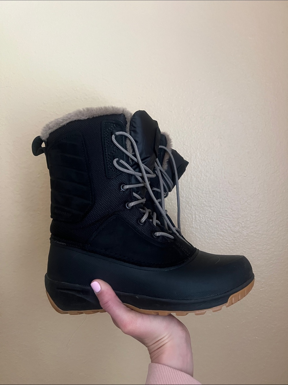 The North Face Black Winter Lace-Up Boots with Faux Fur lining